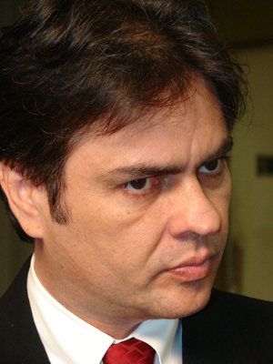 Càssio Cunha Lima advogado e político brasileiro, filiado ao Partido da Social Democracia Brasileira. É filho do ex-governador da Paraíba Ronaldo Cunha Lima.