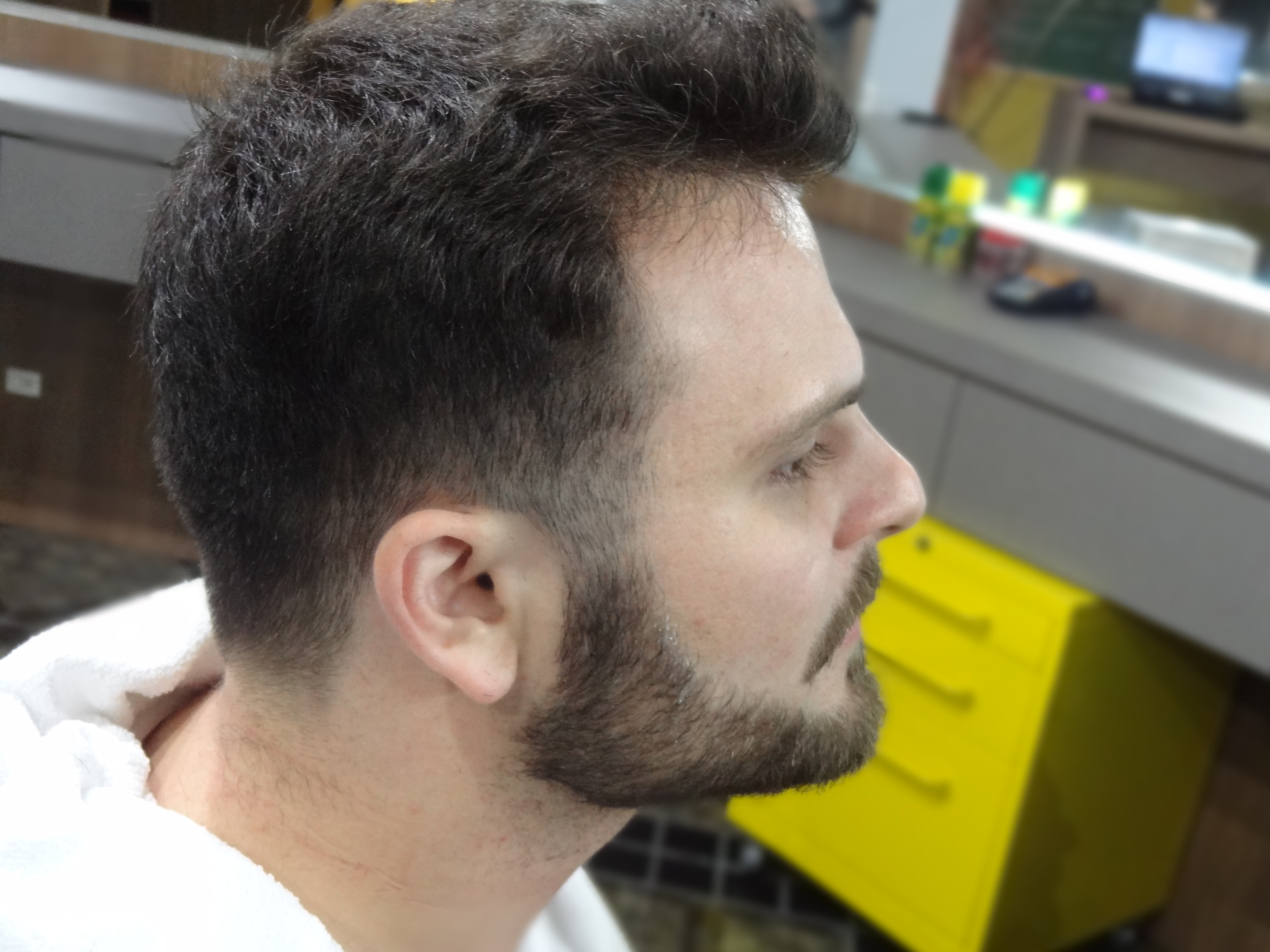 Felipe Pian, cuidado da barba no Barbeiro.