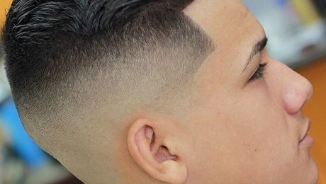 Corte em V masculino: 22 ideias de cabelos fade com e sem riscos